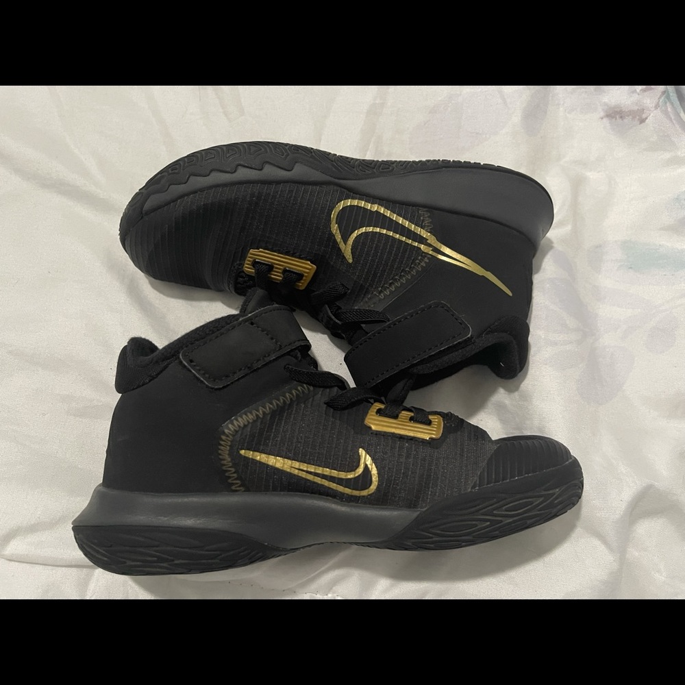 Nike Kylie flytrap 4 black metallic gold